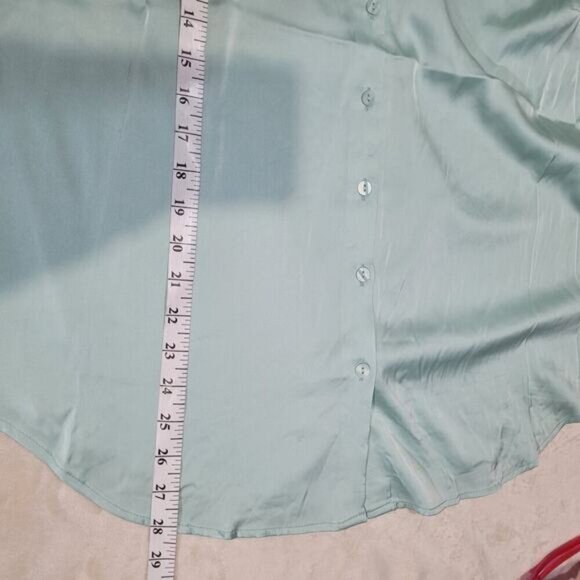 Torrid Madison Satin Button-Up Long Sleeve Shirt - Size 1X‎ - Picture 9 of 11